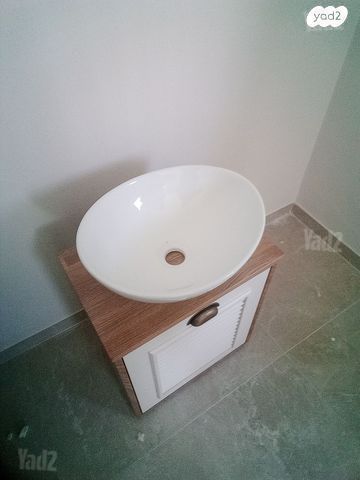 ארון פלוס כיור חדש מהקרטון