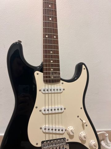 גיטרה Squier Stratocaster