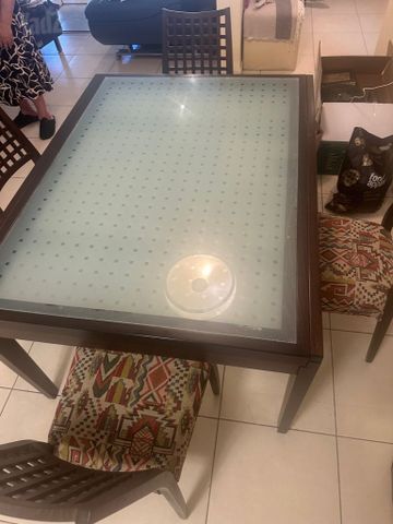 שולחן אוכל