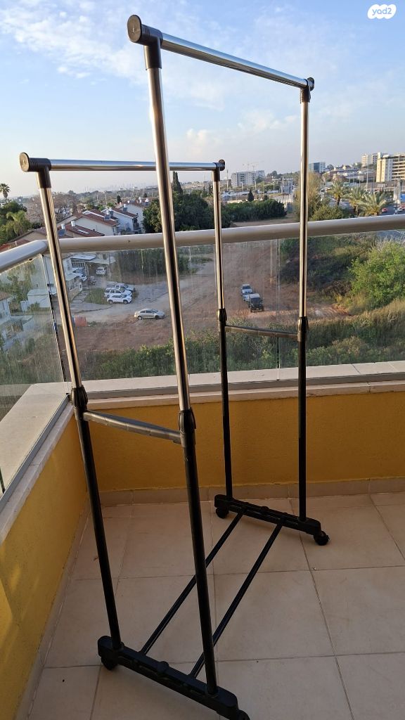 מתלה בגדים