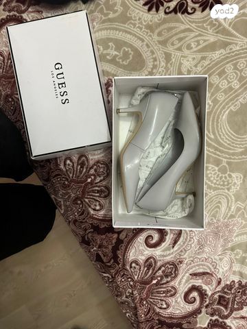 נעלי עקב GUESS