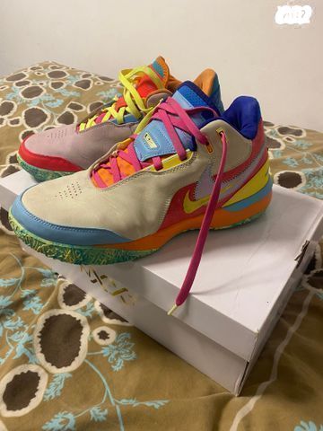 Lebron נעלי כדורסל