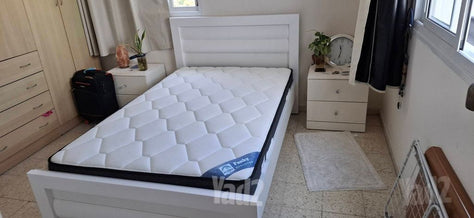 מיטה וחצי + שידות צד