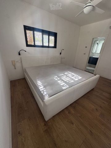 מיטה king  size bed
