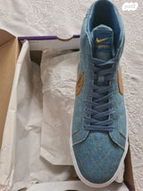נעליים של "NIKE" עם "SUPREME"