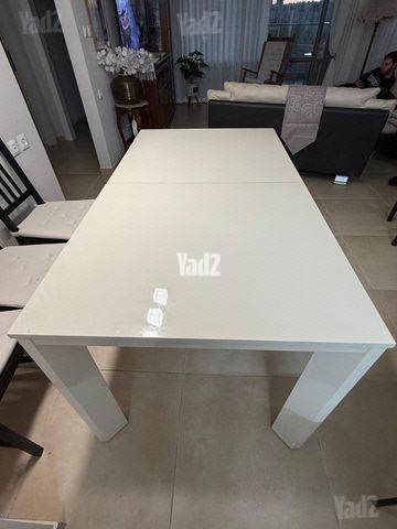 שולחן אוכל
