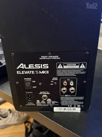 מוניטורים alesis