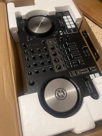 פלטת דג׳יי TRAKTOR s3