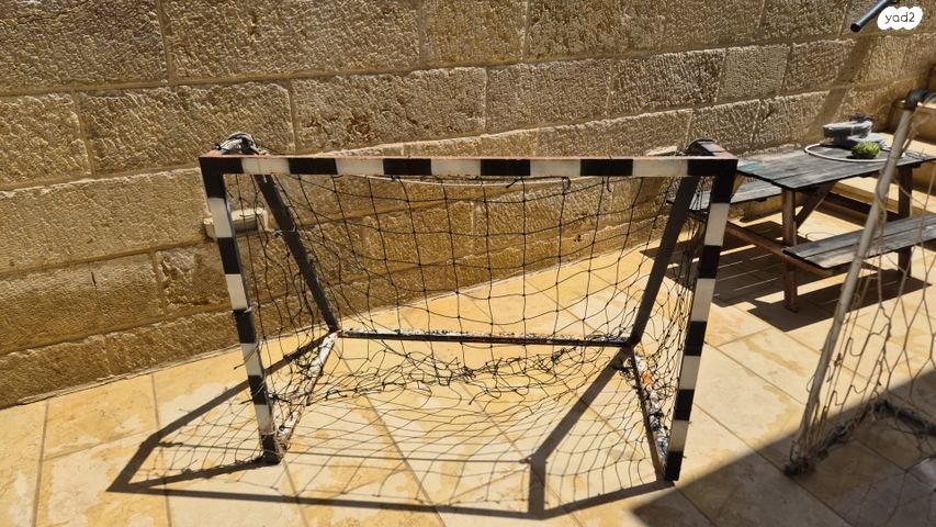 שער כדורגל כולל רשת מברזל