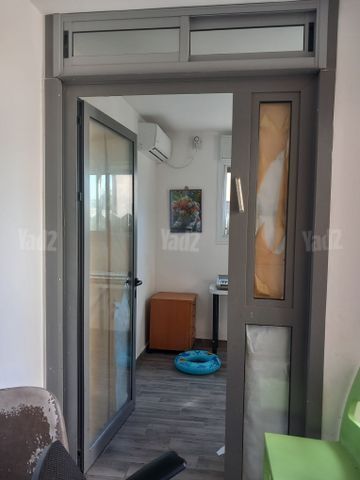 דלת אלומיניום