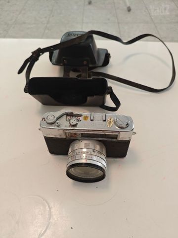 מצלמה וינטג' yashica