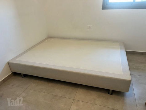 מיטה עם מזרן