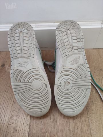 נעלי סניקרס Nike