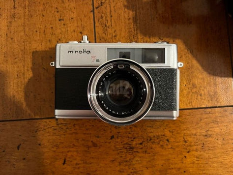 מצלמת פילם Minolta