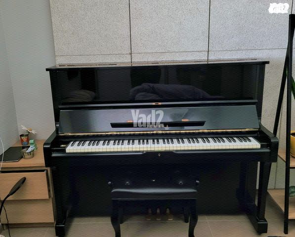 פסנתר  YAMAHA
