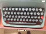 מכונת כתיבה Olivetti Studio44