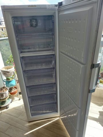 מקפיא 7 מגירות BEKO