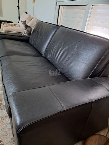 ספת עור שחורה