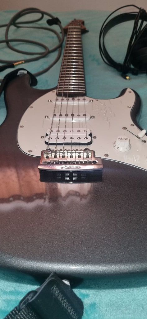 SterlingbyMusicMan CutlassCT50