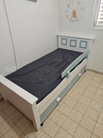 מיטה חבר מעץ