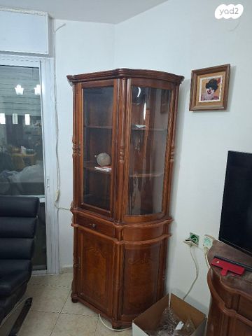 ארונות ושידות לסלון מספר גדלים