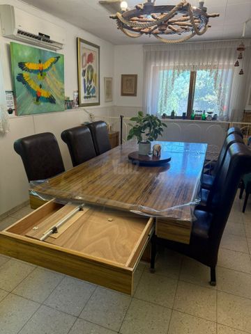 שולחן אוכל