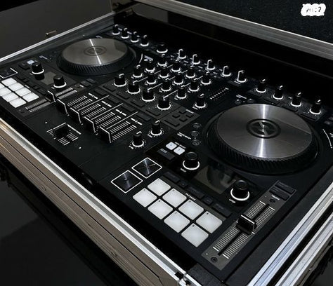 פלטת Traktor Kontrol S4