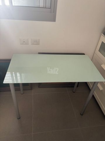 שולחן זכוכית
