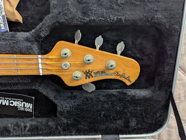 בס musicman stingray classic