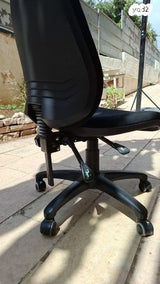 כיסא משרדי לא עולה ולא יורד