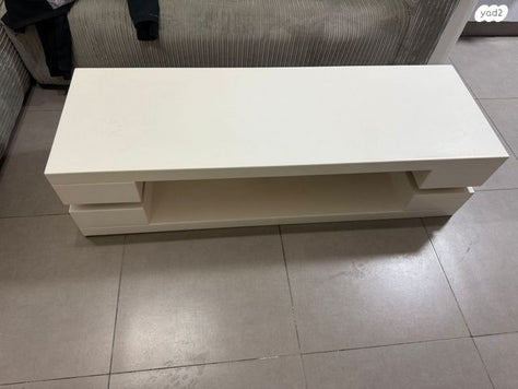 מזנון ושולחן סלון