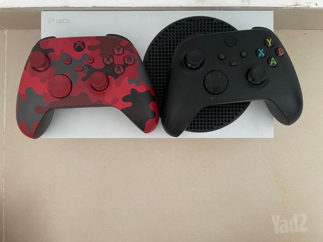 Xbox series s + 2xשלטים