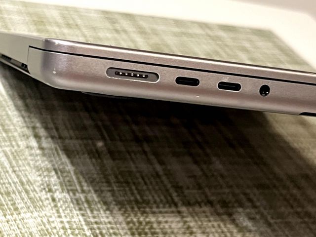 מקבוק פרו MacBook Pro 14" M1