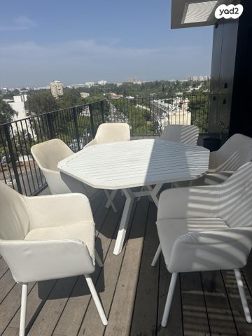 שולחן וכסאות למרפסת/גן