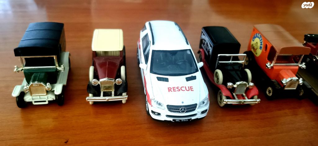 10 מכוניות DIECAST