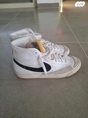 נעלי Nike blazer