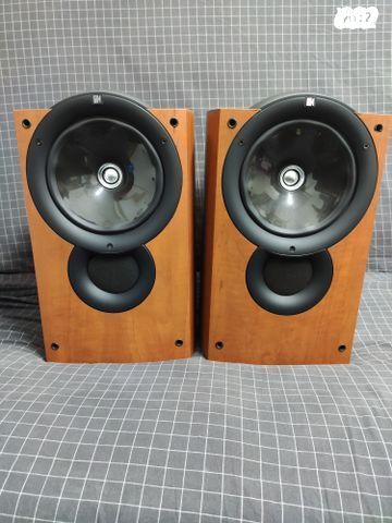 KEF Q1