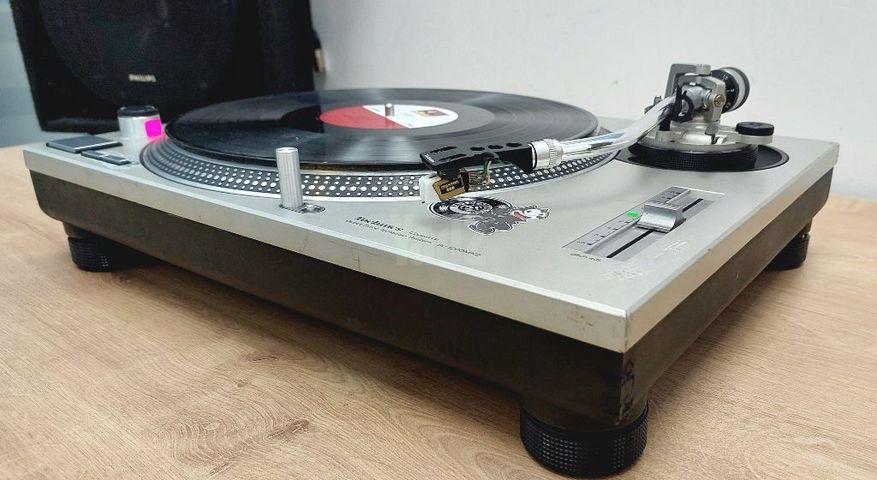 פטיפון Technics sl1200mk2