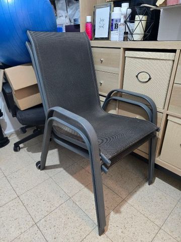 כסאות חוץ