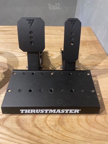 הגה Thrusmaster t598