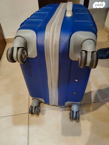 מזוודה קשיחה