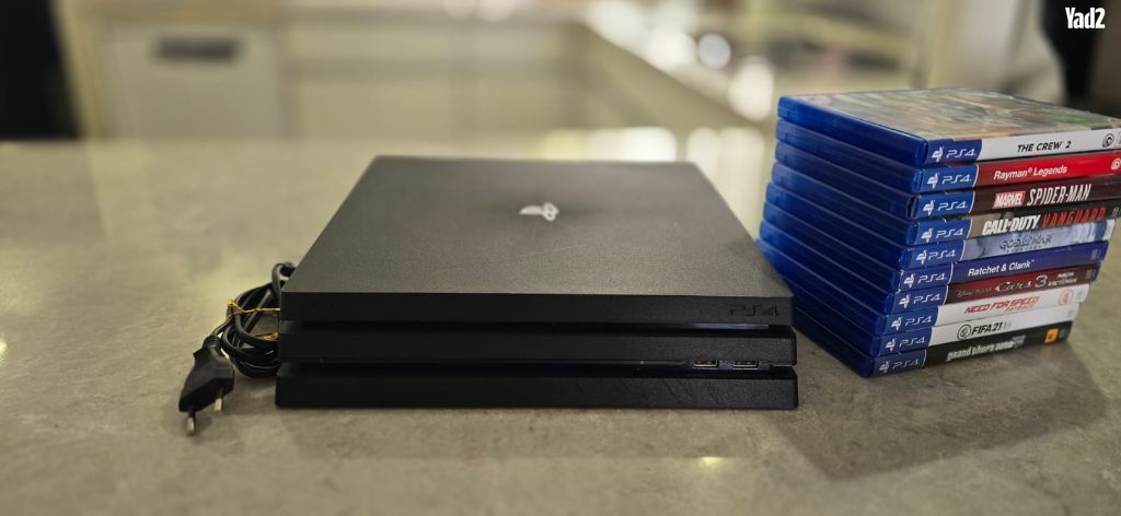 Ps4 Pro 2 controllers 9 games.