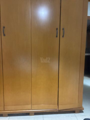 ‏ארון עץ