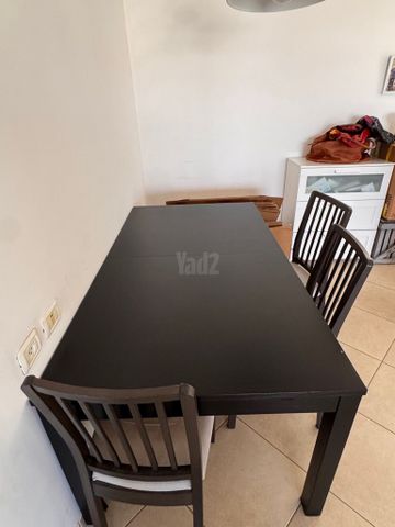 שולחן + 4 כיסאות