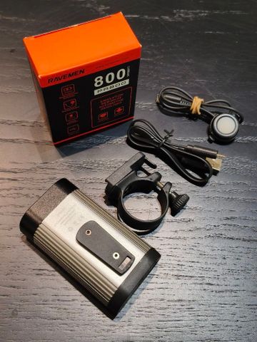 פנס RAVEMEN PR800 כמו חדש