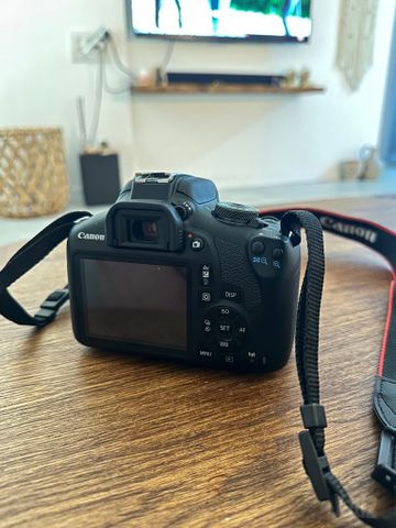 מצלמת Canon EOS 2000D