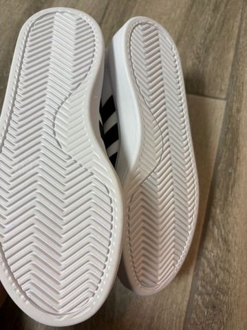 נעלי adidas grand court