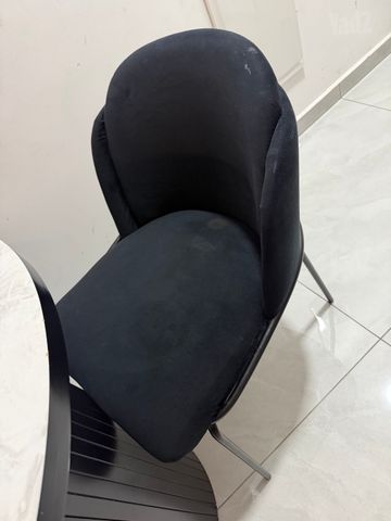 שולחן וכסאות