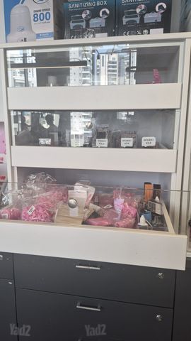 ארון תצוגה