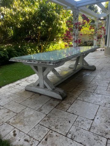 שולחן אוכל לגינה
